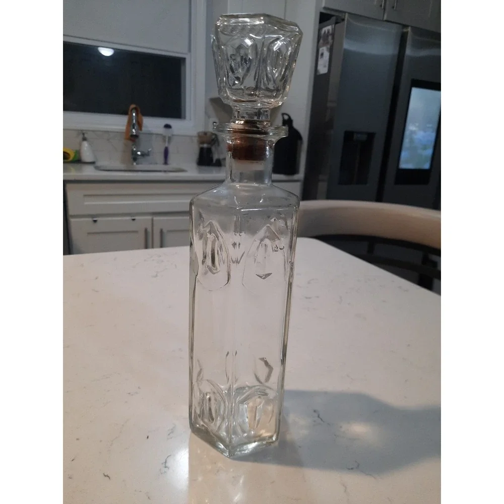 Glass Decanter With Stopper